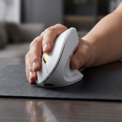 Souris bluetooth ergonomique de côté avec main