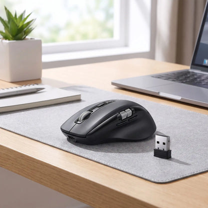 souris ergonomique vitesse noire gros plan bureau